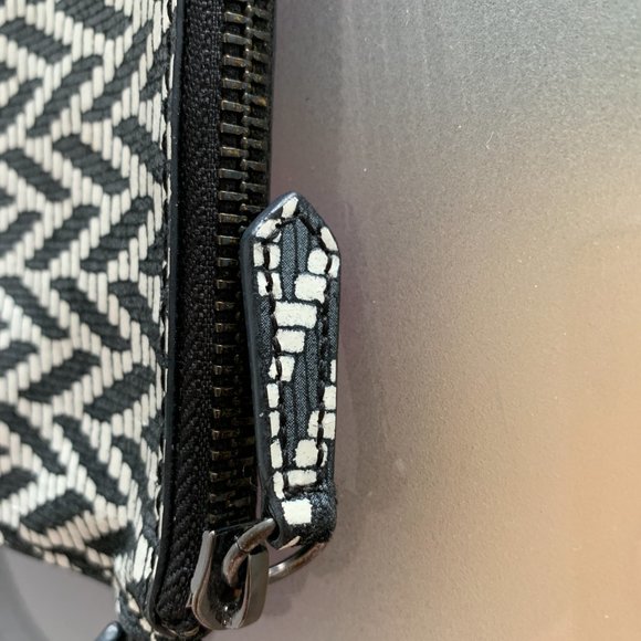 BNWT BOTKIER WRISTLET BAG LEATHER PURSE CHEVRON BLACK BLUE WHITE - Picture 9 of 14